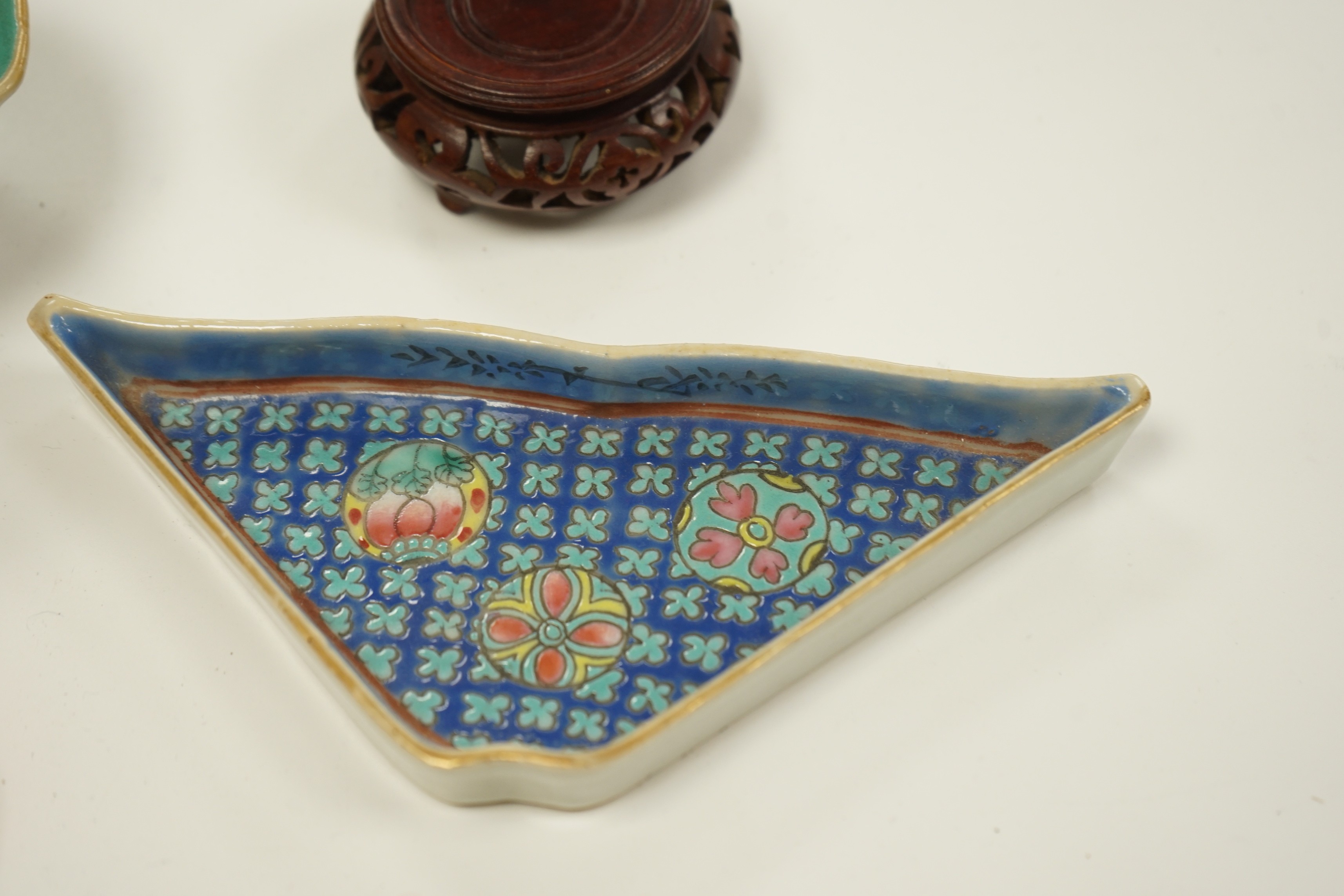 A Chinese famille rose cup, snuff bottle and triangular dish-17cms wide (3)